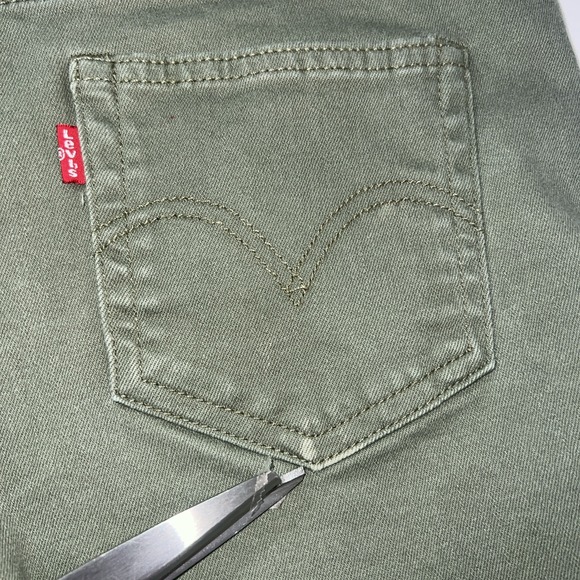 Levis Shorts‎ Womens 28.  5 Pocket Olive Green Denim Casual Camp Hiking Red Tab - Picture 7 of 7